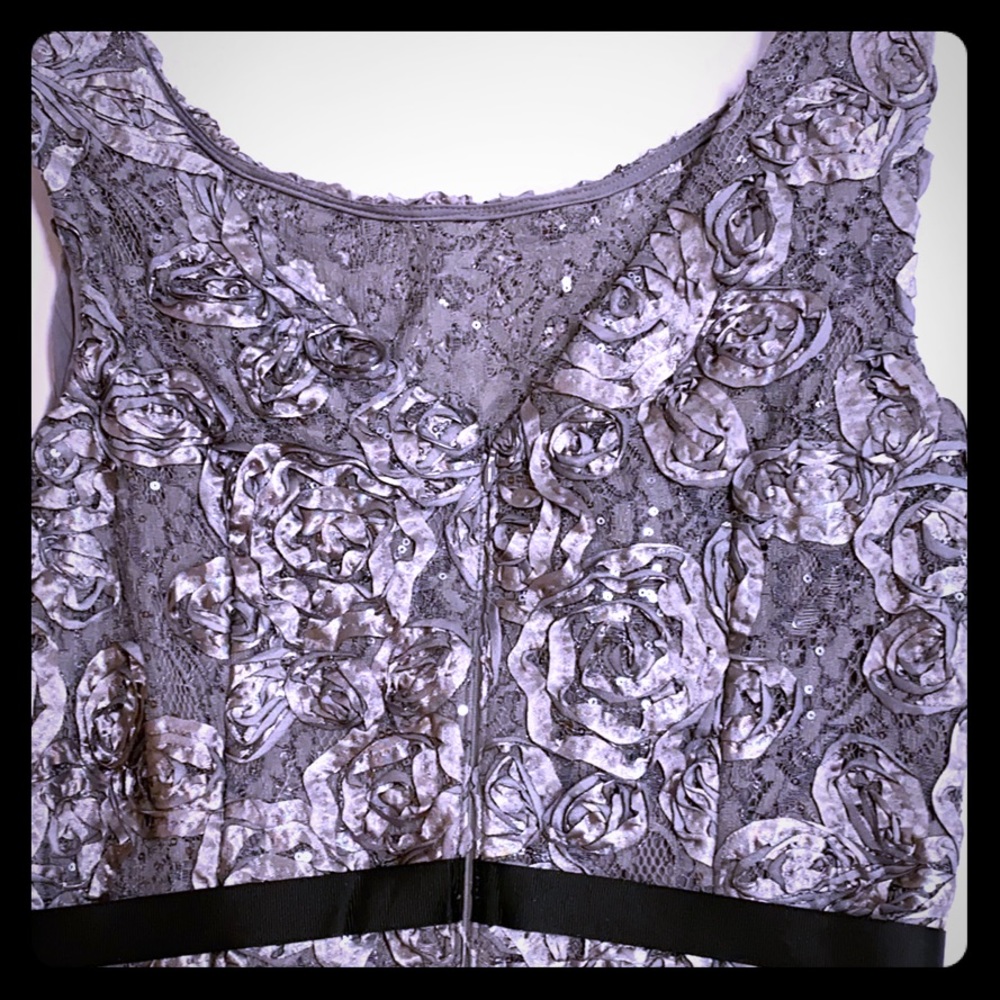♥️Silver Embroidered Sleeveless Blouse - Picture 5 of 8